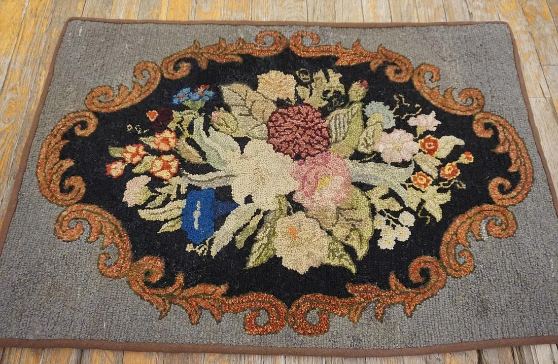 Lovely Gray Color With Soft Color Bouquet of Flowers & Foliate Design Antique American Hooked Rug - 11