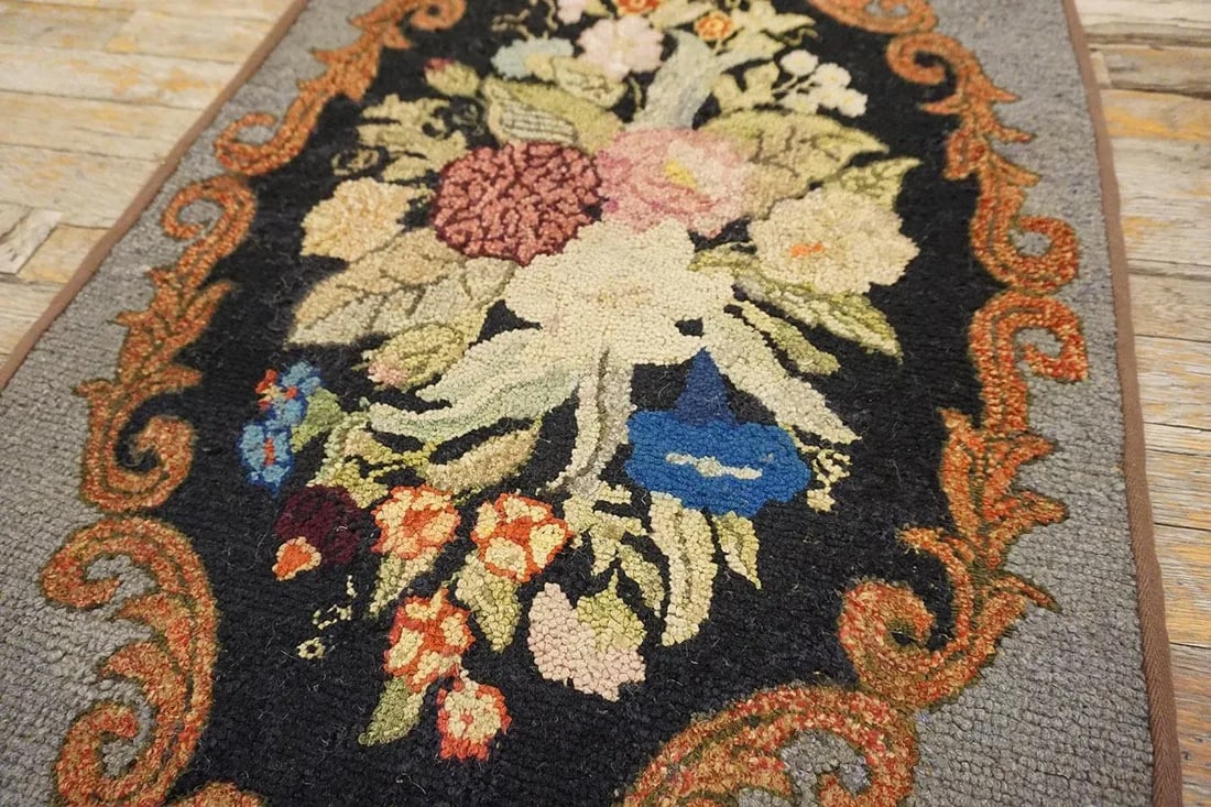 Lovely Gray Color With Soft Color Bouquet of Flowers & Foliate Design Antique American Hooked Rug - 12