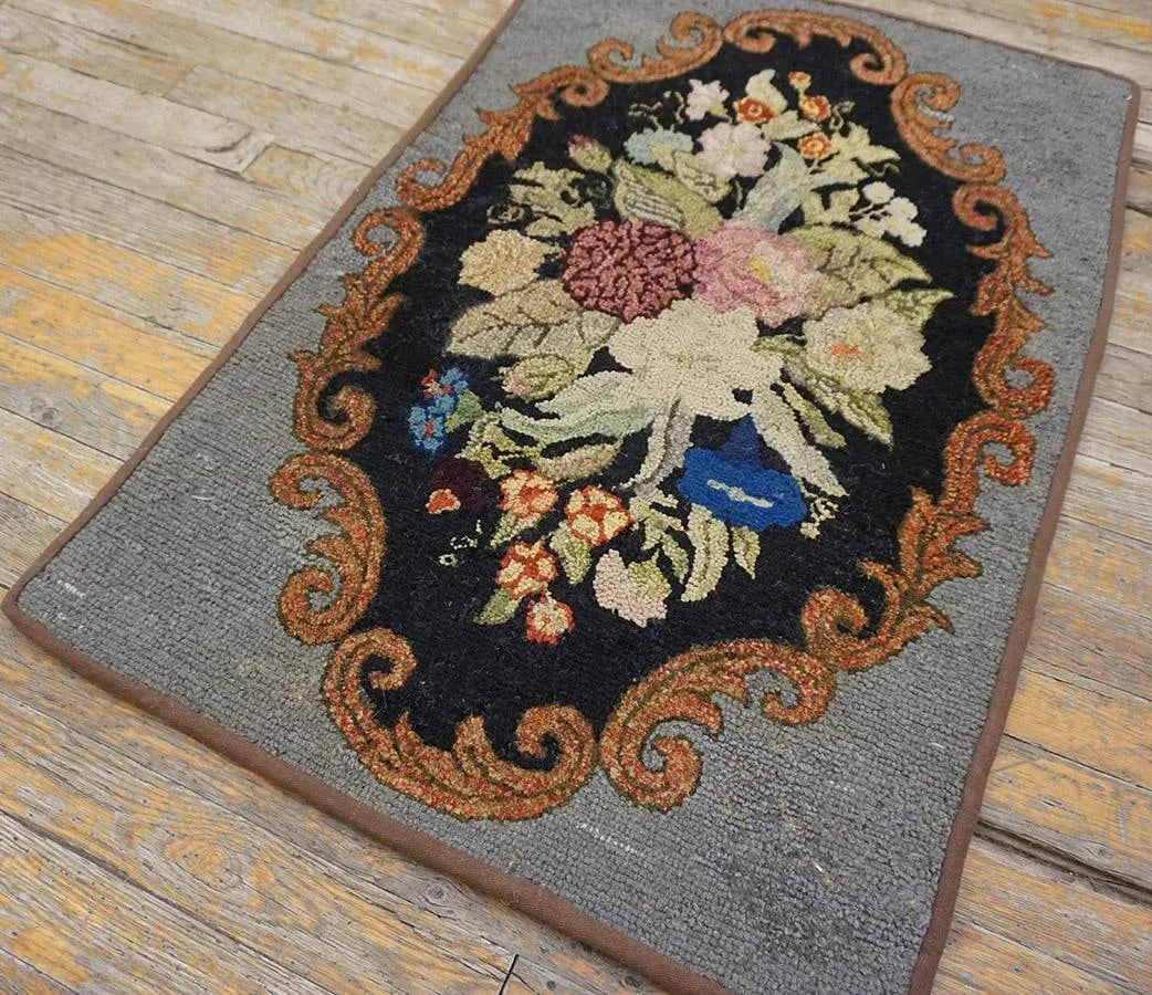 Lovely Gray Color With Soft Color Bouquet of Flowers & Foliate Design Antique American Hooked Rug - 2