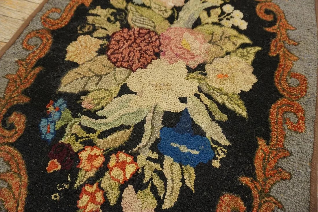 Lovely Gray Color With Soft Color Bouquet of Flowers & Foliate Design Antique American Hooked Rug - 8