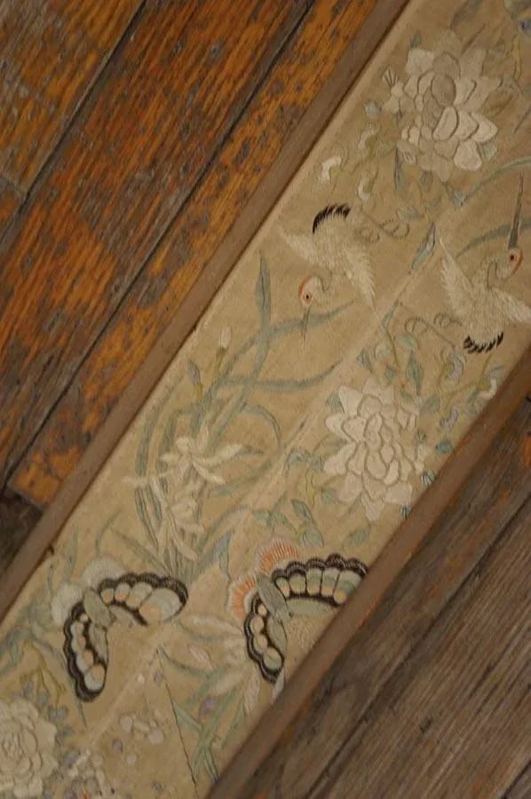 A Beautiful Neutral Tan Background With Ivory Floral Crane Motifs and Brown Winged Butterflies Antiq - 3
