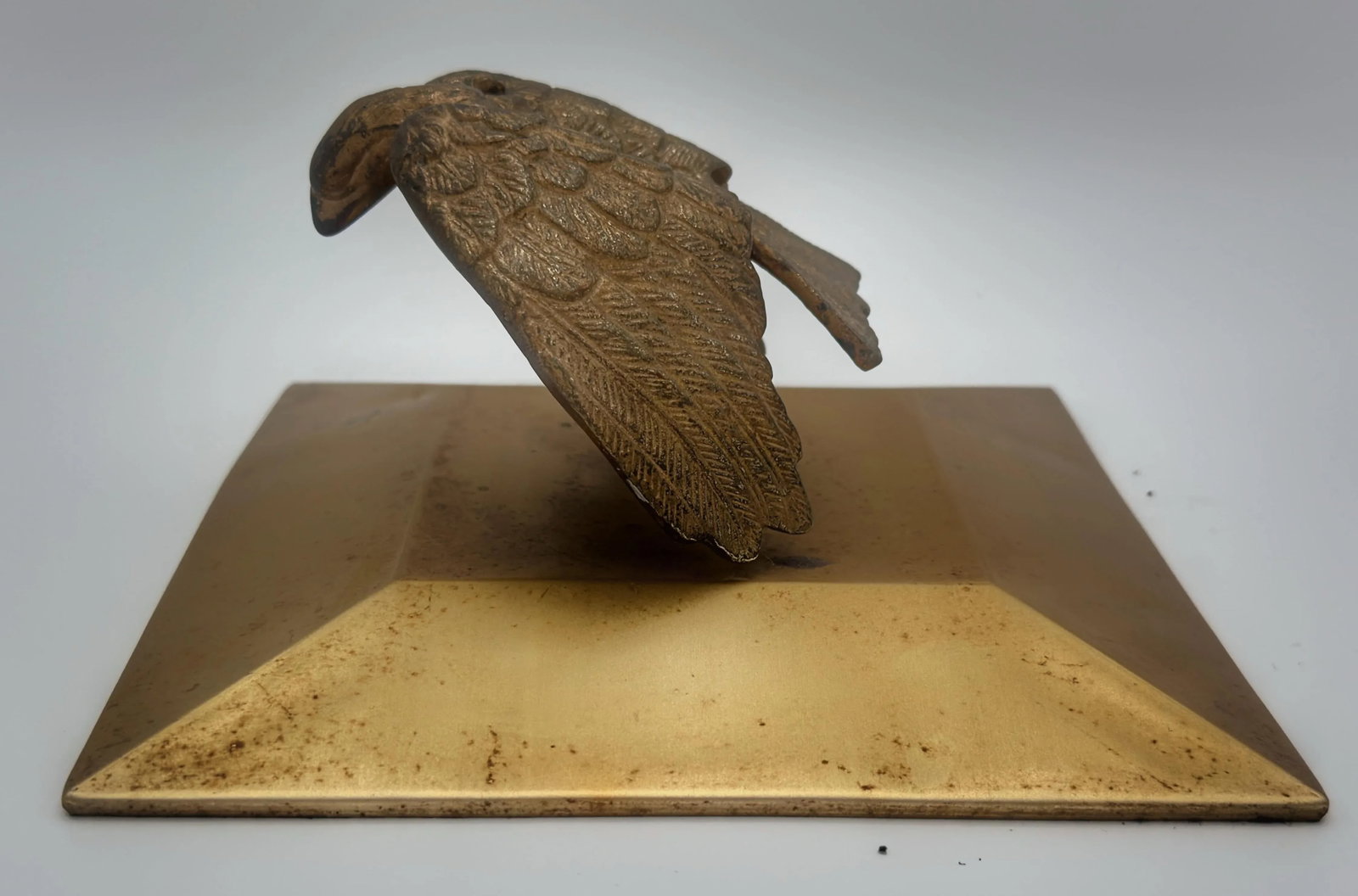 Vintage Brass Eagle Flagpole Finial on Pyramid Base, Mid-Century Ceremonial - 6