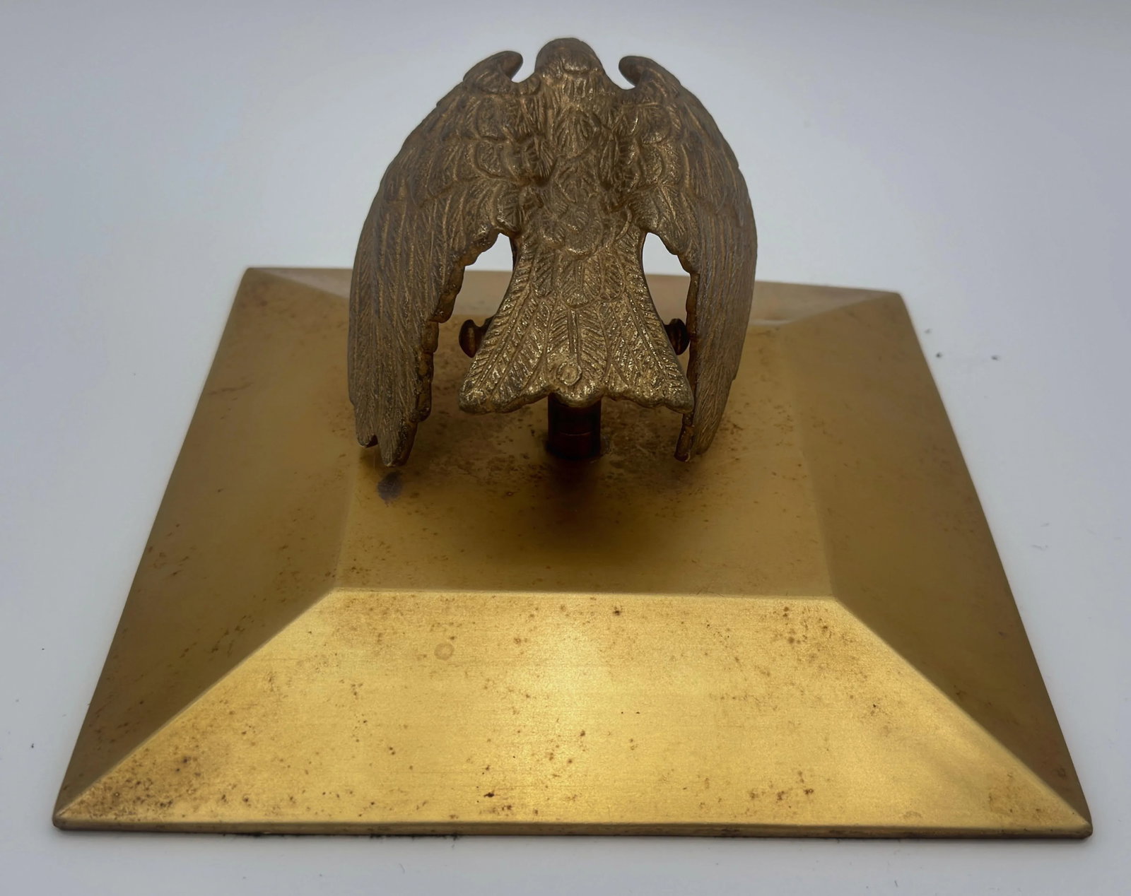 Vintage Brass Eagle Flagpole Finial on Pyramid Base, Mid-Century Ceremonial - 8