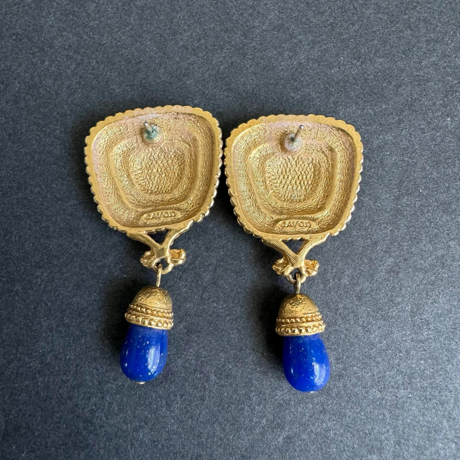 Vintage 1980s Roman Pegasus Faux Lapis Earrings Gold Tone Statement Neoclassical Elizabeth Taylor - 5