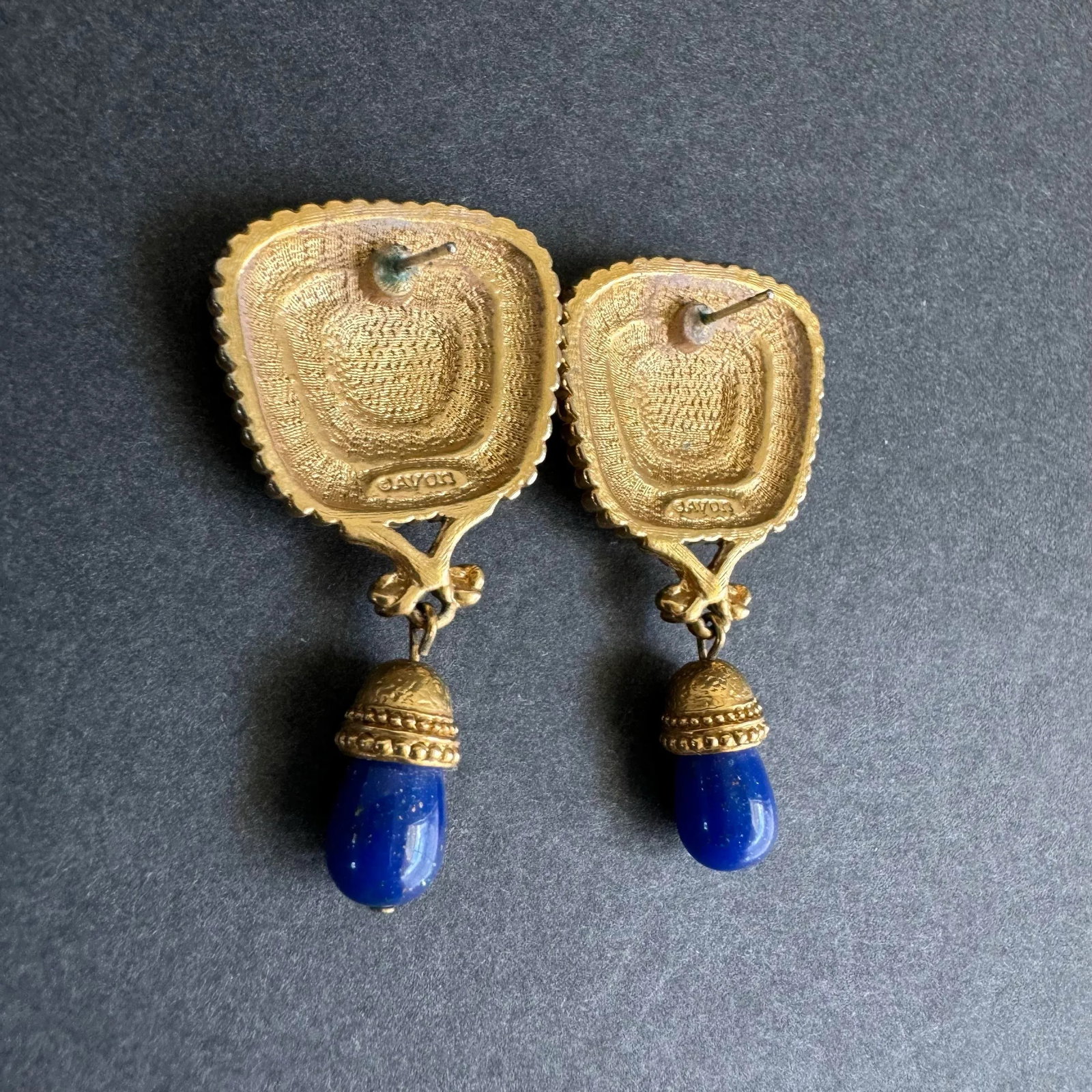 Vintage 1980s Roman Pegasus Faux Lapis Earrings Gold Tone Statement Neoclassical Elizabeth Taylor - 6