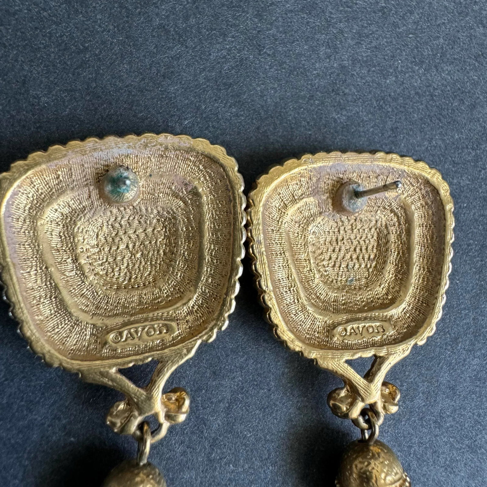 Vintage 1980s Roman Pegasus Faux Lapis Earrings Gold Tone Statement Neoclassical Elizabeth Taylor - 7