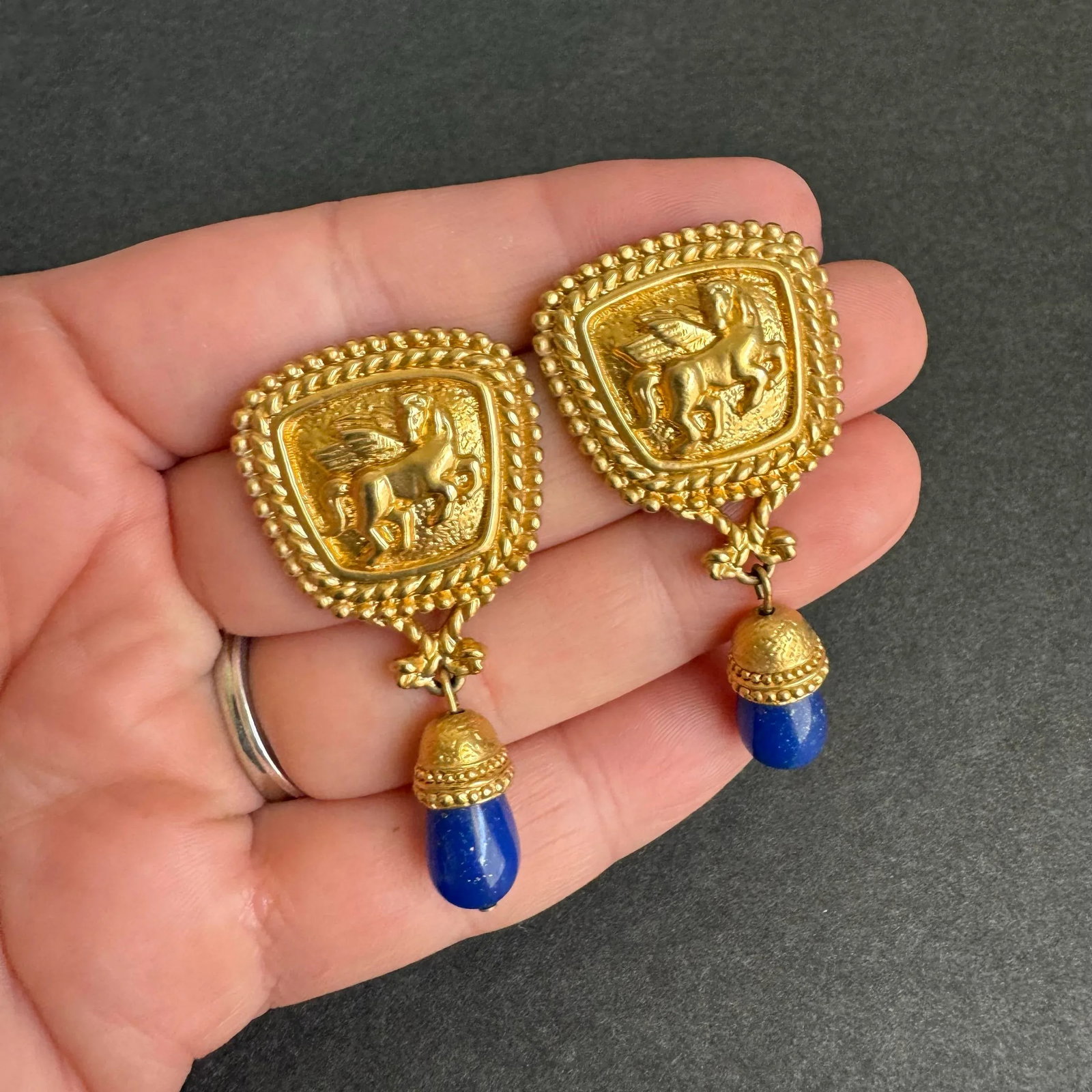 Vintage 1980s Roman Pegasus Faux Lapis Earrings Gold Tone Statement Neoclassical Elizabeth Taylor - 8