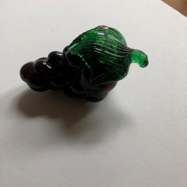 Vintage Mid-20th Century Purple and Green Glass Grapes Figurine - 2