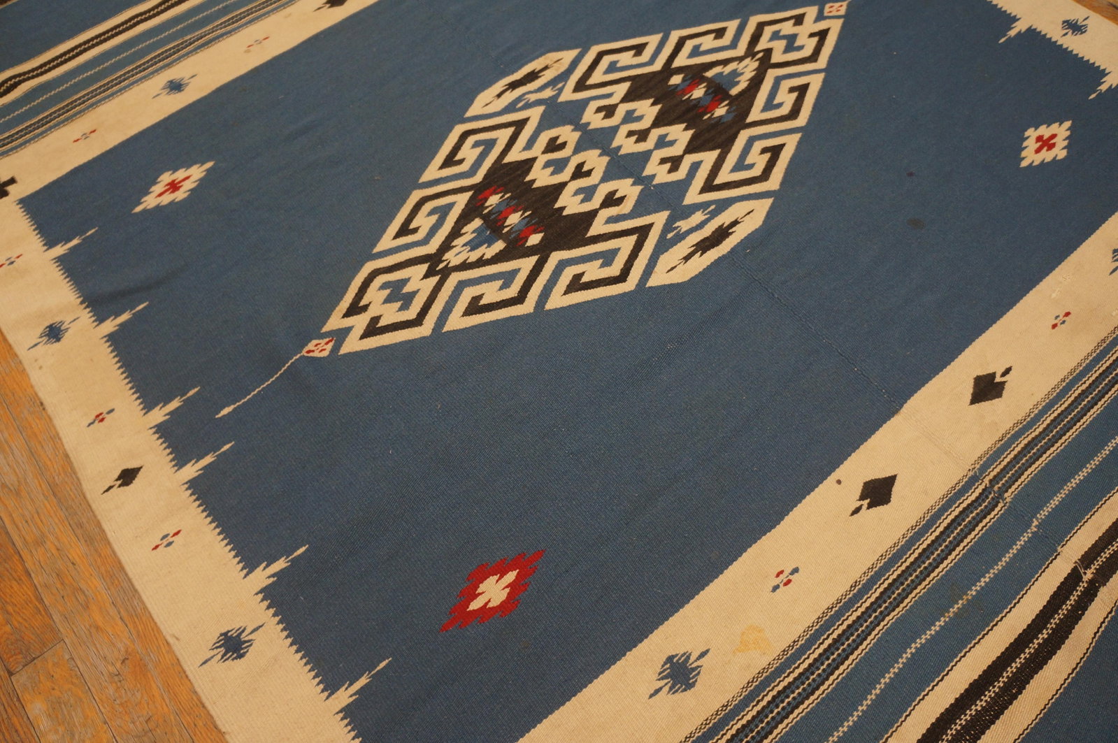 1940s Gray Tribal Medallion Antique Mexican Chimayo Flat Weave 4'8" X 6'8" Flatweave Wool Carpet - 3