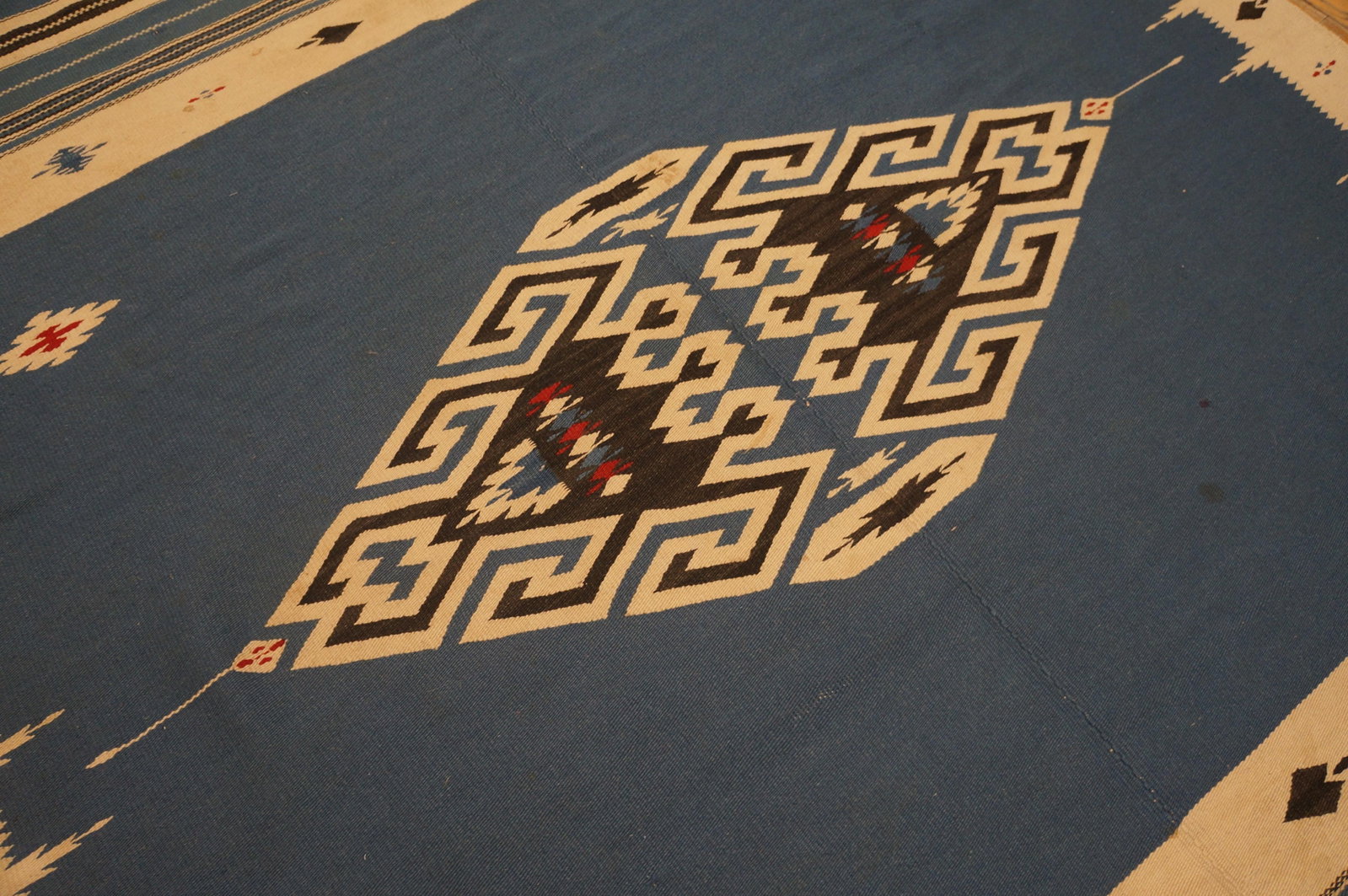 1940s Gray Tribal Medallion Antique Mexican Chimayo Flat Weave 4'8" X 6'8" Flatweave Wool Carpet - 4