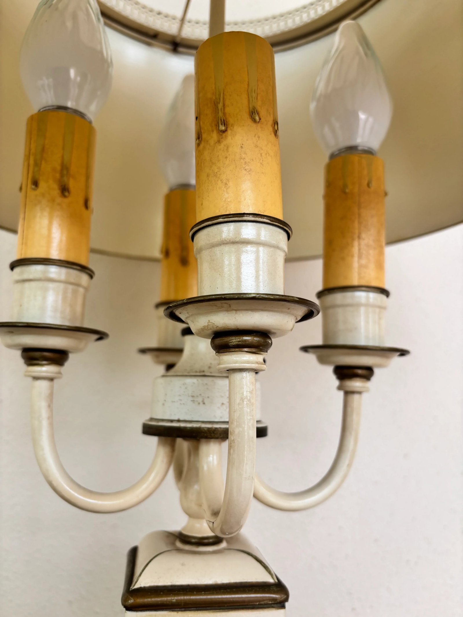 1940's Bouillotte Tole Lamp, Classic Hand Painted Design to Base and Shade. In a Classic Cream Color - 2