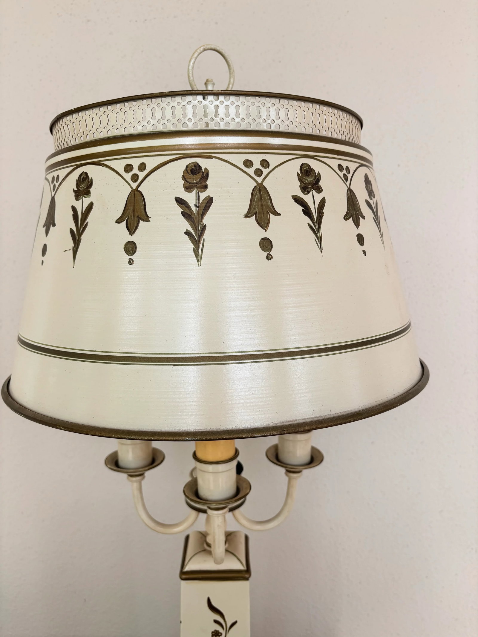 1940's Bouillotte Tole Lamp, Classic Hand Painted Design to Base and Shade. In a Classic Cream Color - 6