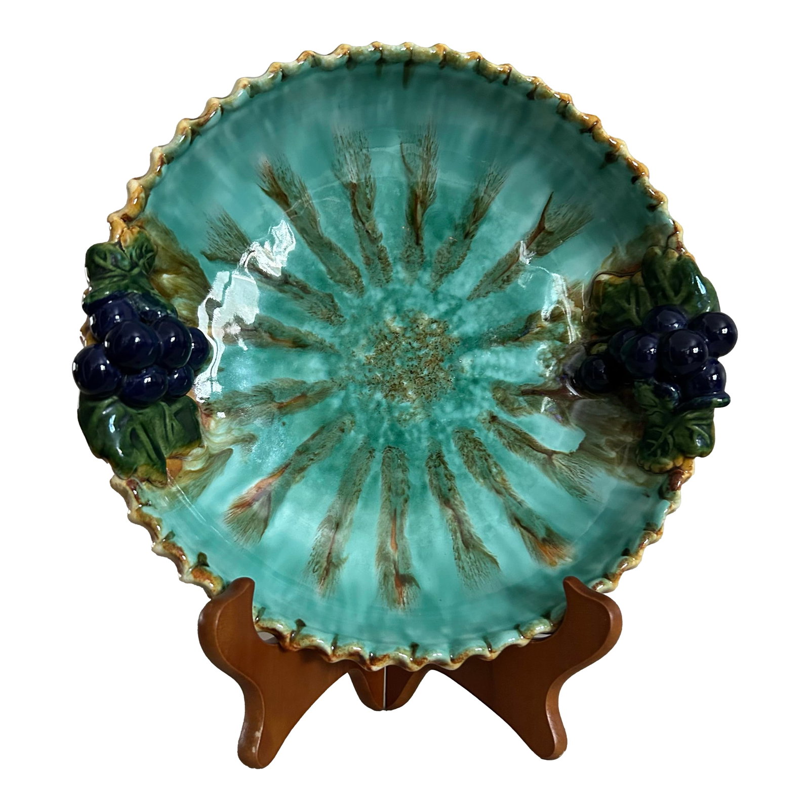 Antique 1950's St Peter Graz Austrian Majolica Blue Pie Dish With Grapes: Antique 1950s blue metallica pie plate with Figuero grapes. Austrian made by St Peter Graz. Stand not included. Condition: Alterations: Original Condition Unaltered Imperfections: Some Imperfections C