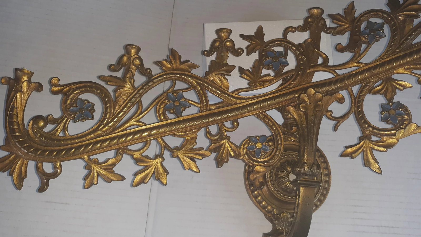 Early 20th Century Hollywood Regency Style Gilded 7 Lights Walls Sconce - 7