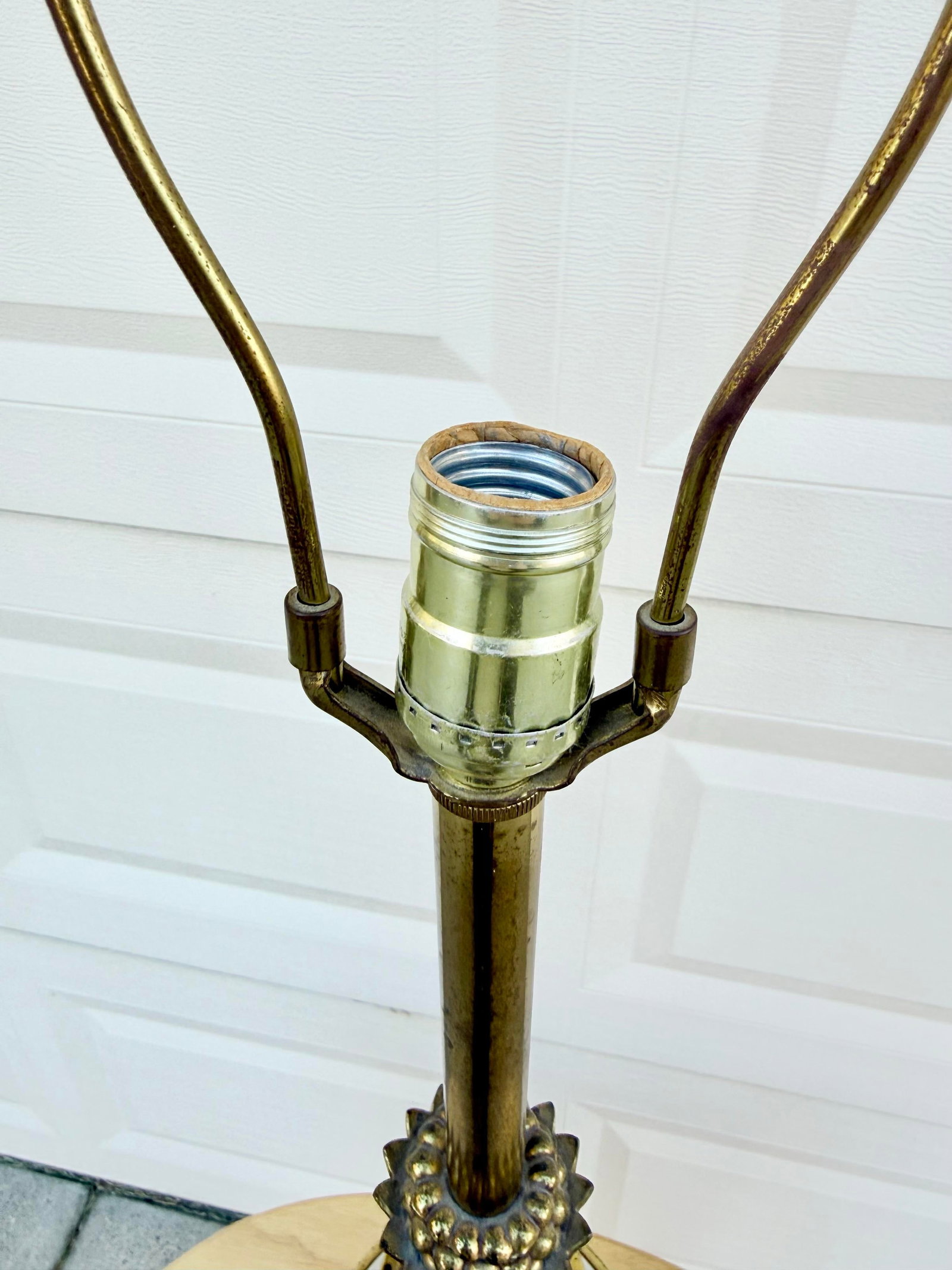 Vintage Brass and Glazed Metal Mid Century Lamp - 10