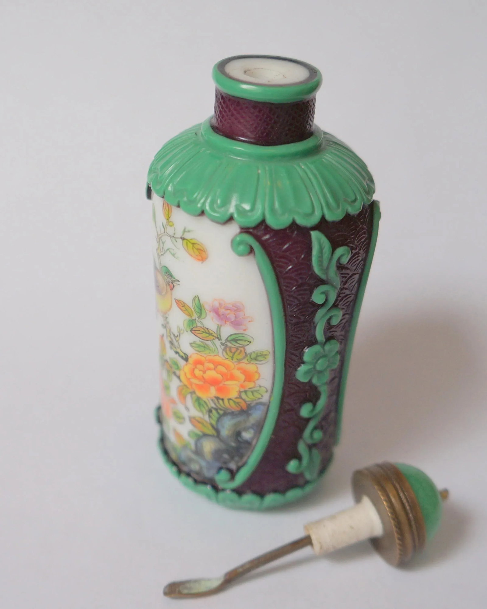 1990s Beijing Glass Snuff Bottle With Floral Painting - 9