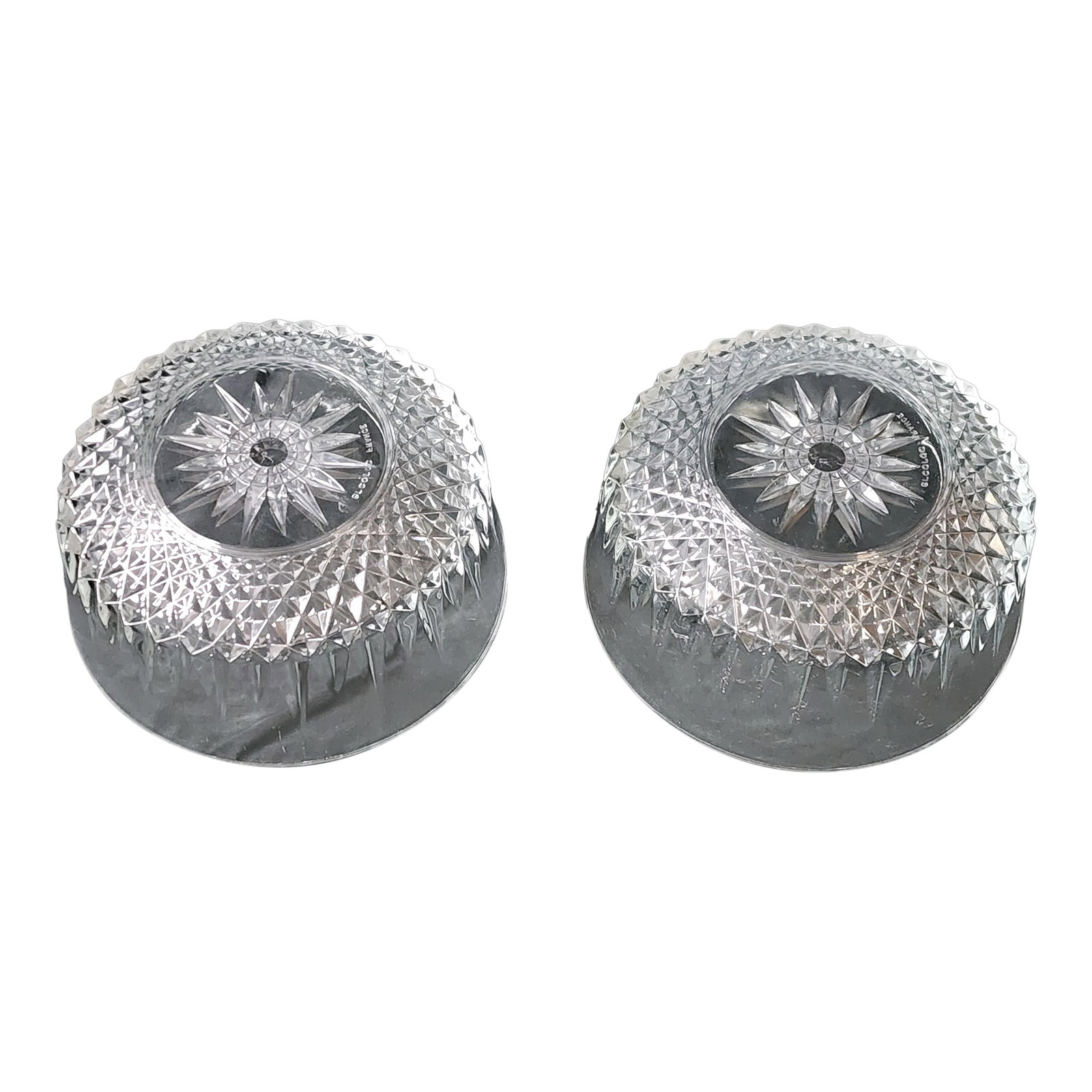 1960s Mid-Century Modern Arcoroc France Vintage 8" Serving Bowl Clear Cut Crystal Diamant Pattern -: Set of 2 Stunning 1960s Arcoroc France Cut Crystal Glass Serving Bowls. Featuring a Starburst (or Diamant) Diamond-Cut Pattern. A Classic, Stylish Addition to Any Mid-Century, Retro, or Modern Tablewa