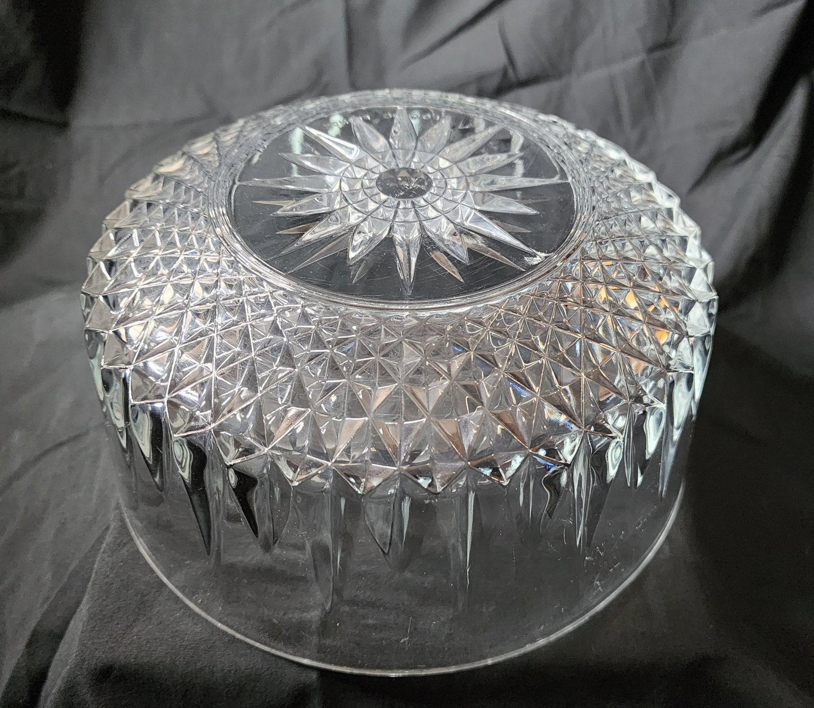 1960s Mid-Century Modern Arcoroc France Vintage 8" Serving Bowl Clear Cut Crystal Diamant Pattern - - 2