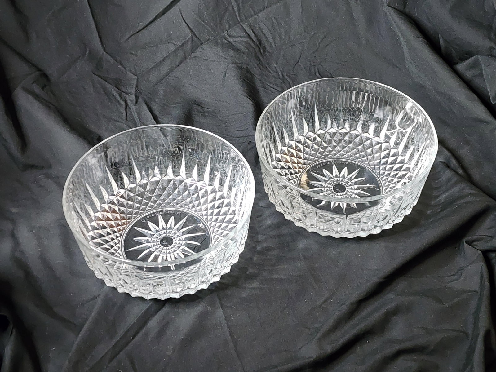 1960s Mid-Century Modern Arcoroc France Vintage 8" Serving Bowl Clear Cut Crystal Diamant Pattern - - 4