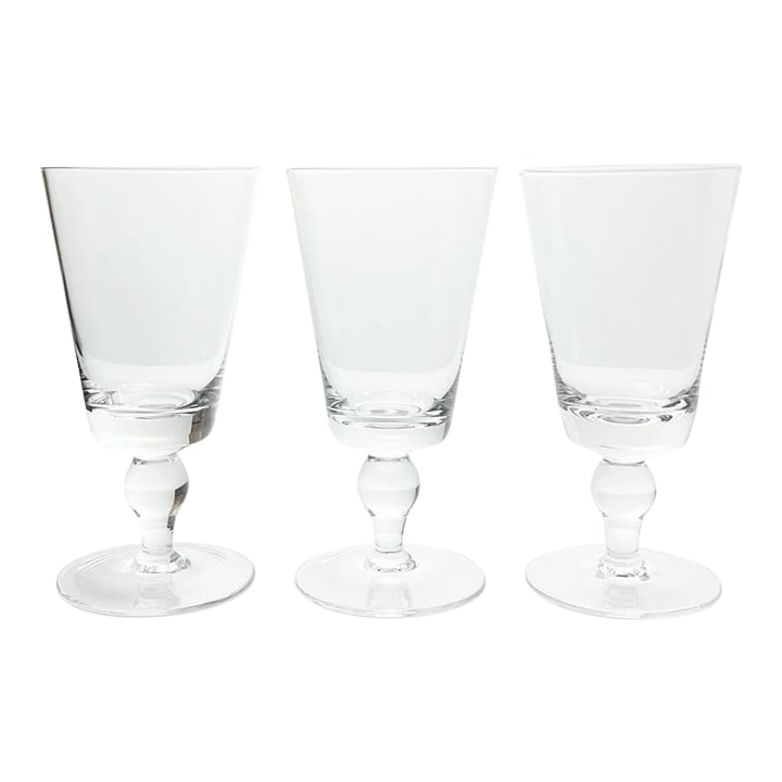 Waterford (Marquis) "Vintage Garden" Set of 3 Water or Wine Glasses: Waterford (Marquis) "Vintage Garden" Set of 3 Water or Wine Glasses 7 3/4" 16oz Good condition. No chips, cracks, or fleabites. Height 7 3/4" Length (Opening) 4" Holds 16oz Circa 2000s Condition: