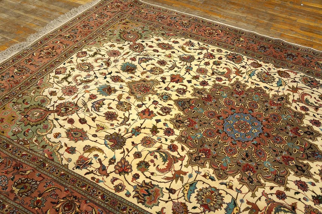1940s Ivory Medallion Antique Persian Tabriz Rug Silk Highlights 5'11" X 9'6" Handknotted Wool Carpe - 5