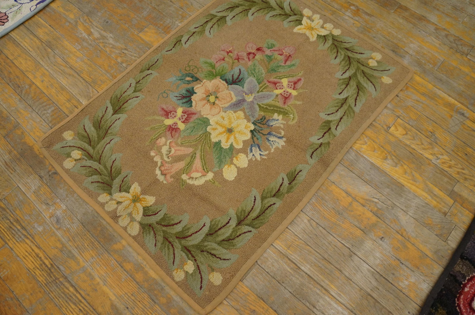 1930s Tan Taupe Floral Folk Art Antique American Hooked Rug 2'3" X 3'1" Handknotted Wool Carpet - 2