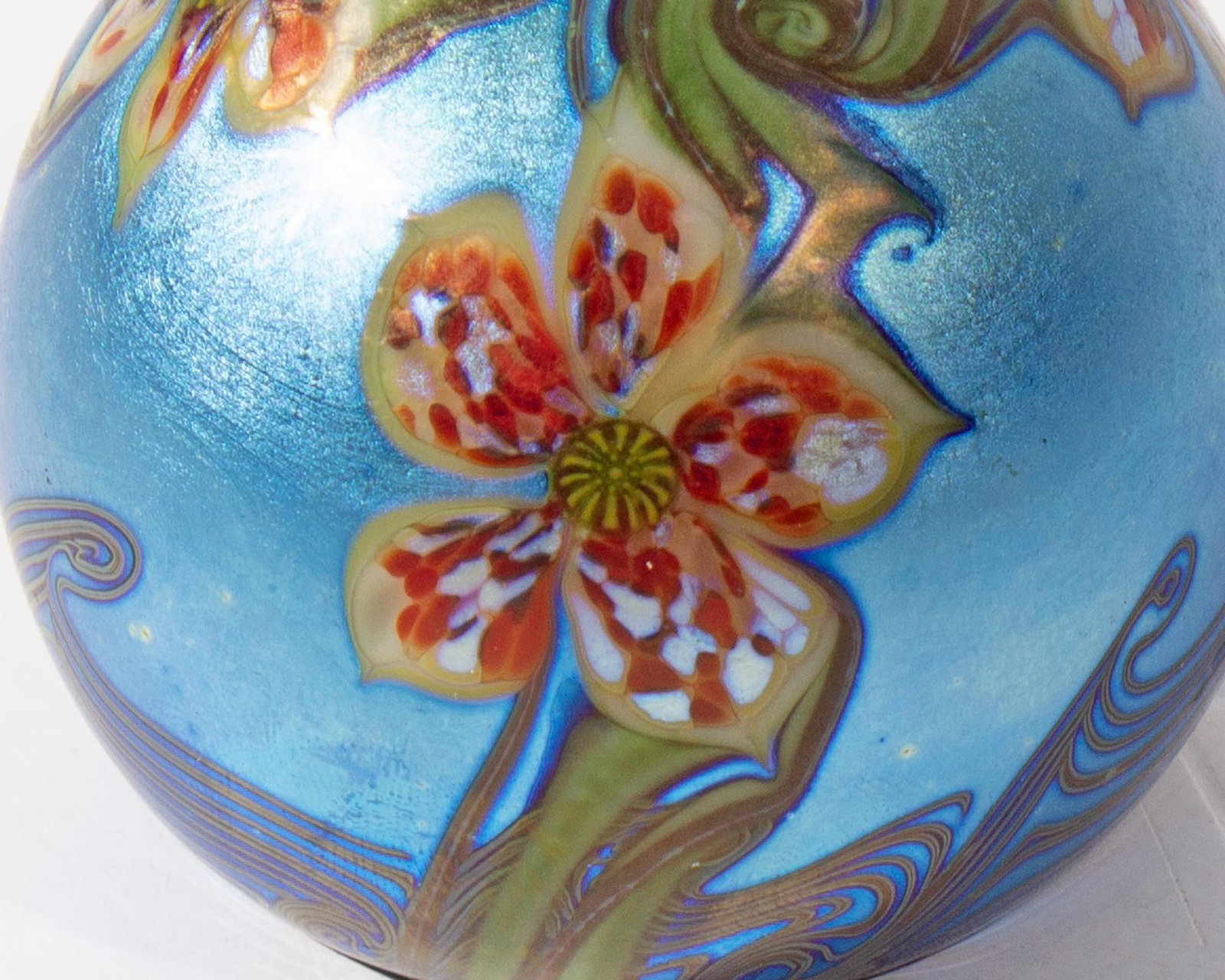 Orient and Flume 1977 Iridescent Art Glass Paperweight - 3