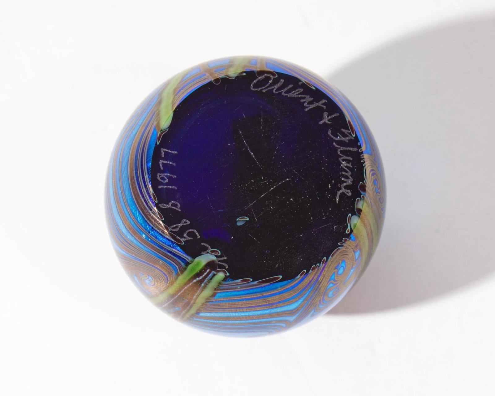 Orient and Flume 1977 Iridescent Art Glass Paperweight - 5