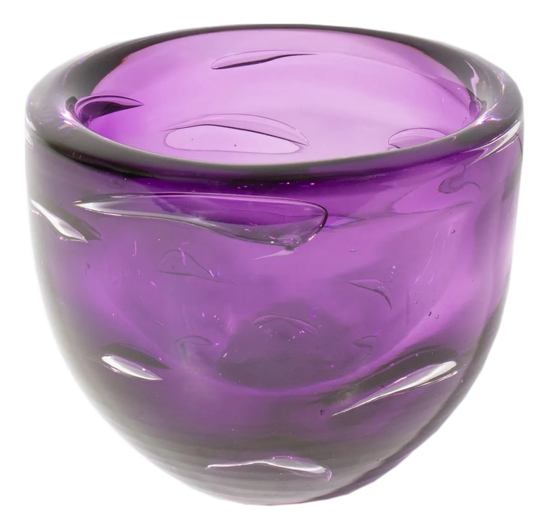 Purple Glass Bowl by Lars Hellsten Orrefors: A glass bowl designed by artist Lars Hellsten(1933-2022) for Orrefors. Made in Sweden, this bowl is made from a purple glass with air bubble accents along its body. It is marked "Orrefors LH 5160-B"