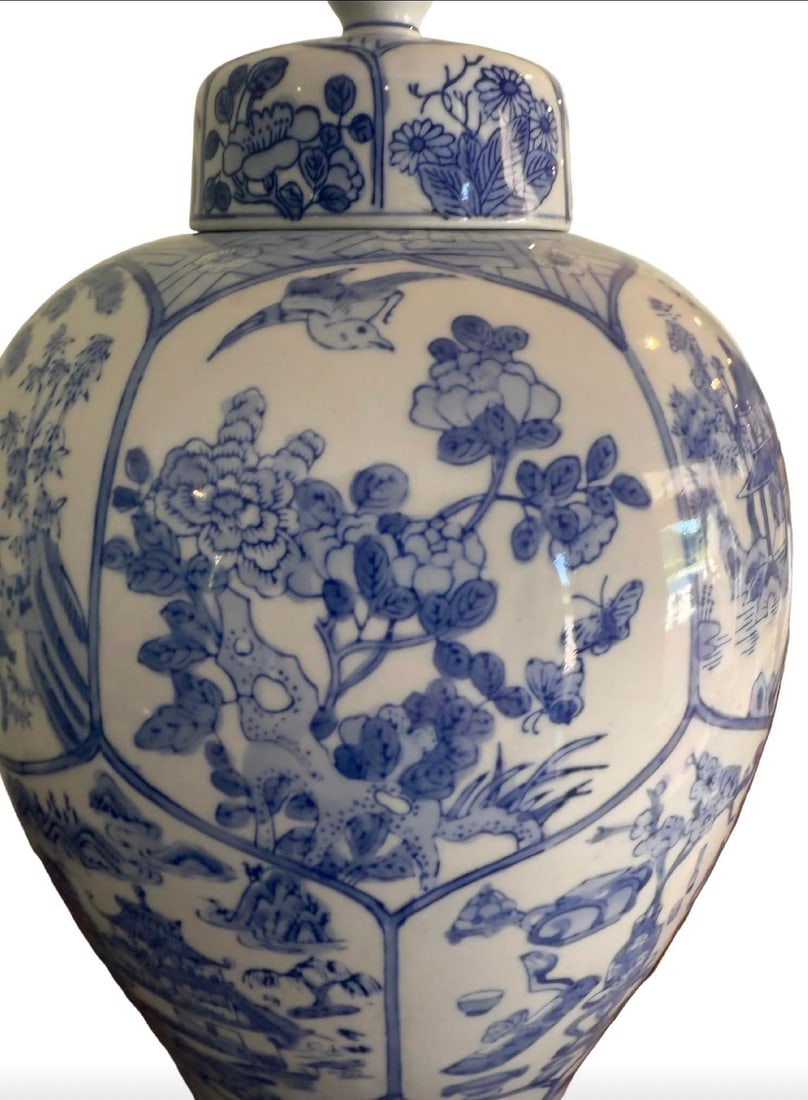 Large Vintage Baluster Form Blue and White Honeycomb Chinoiserie Vase With Fitted Lid - 11