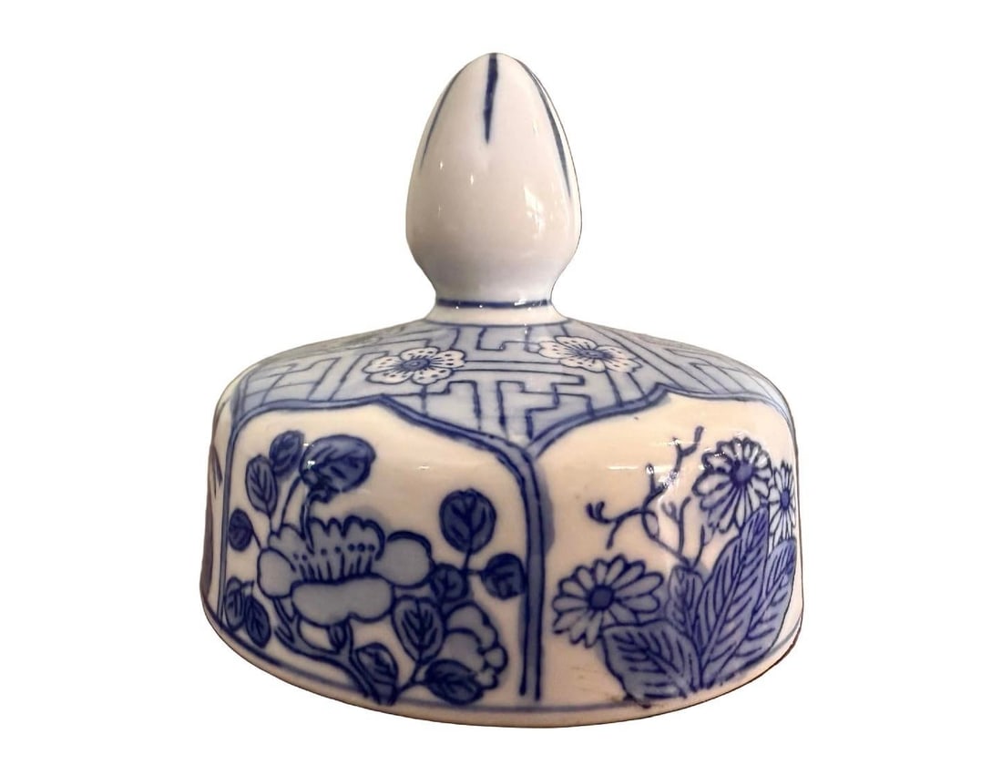 Large Vintage Baluster Form Blue and White Honeycomb Chinoiserie Vase With Fitted Lid - 5