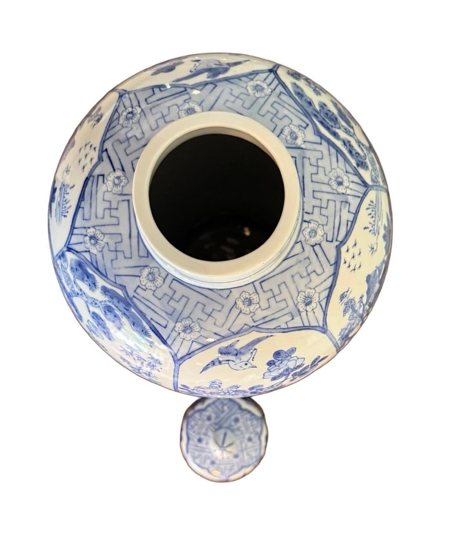 Large Vintage Baluster Form Blue and White Honeycomb Chinoiserie Vase With Fitted Lid - 7