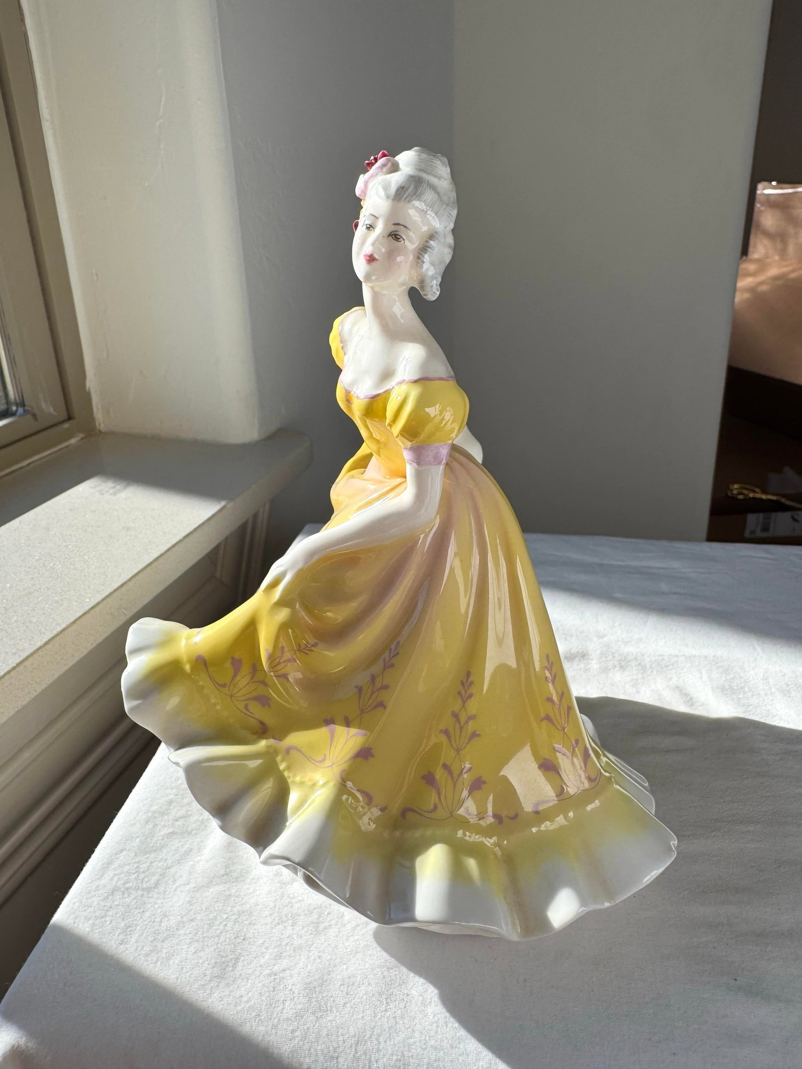 Mid 20th Century Royal Doulton Figurine ~ "Ninette" ~ Hn 2379 - 2