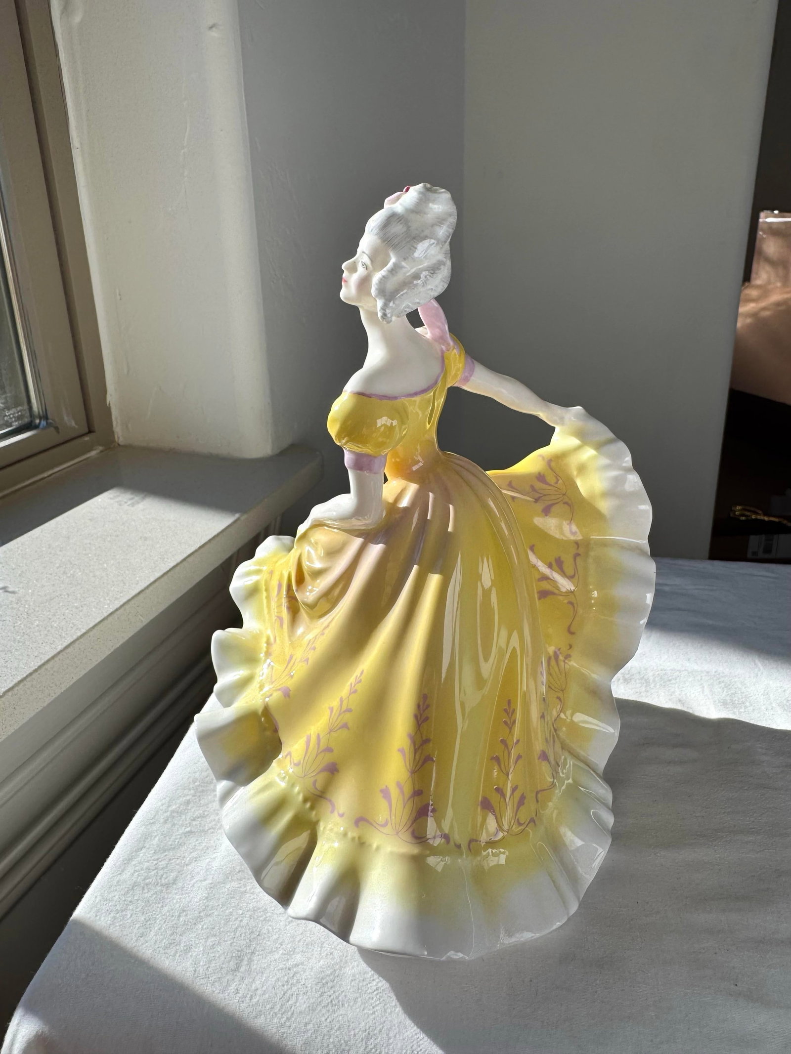 Mid 20th Century Royal Doulton Figurine ~ "Ninette" ~ Hn 2379 - 3