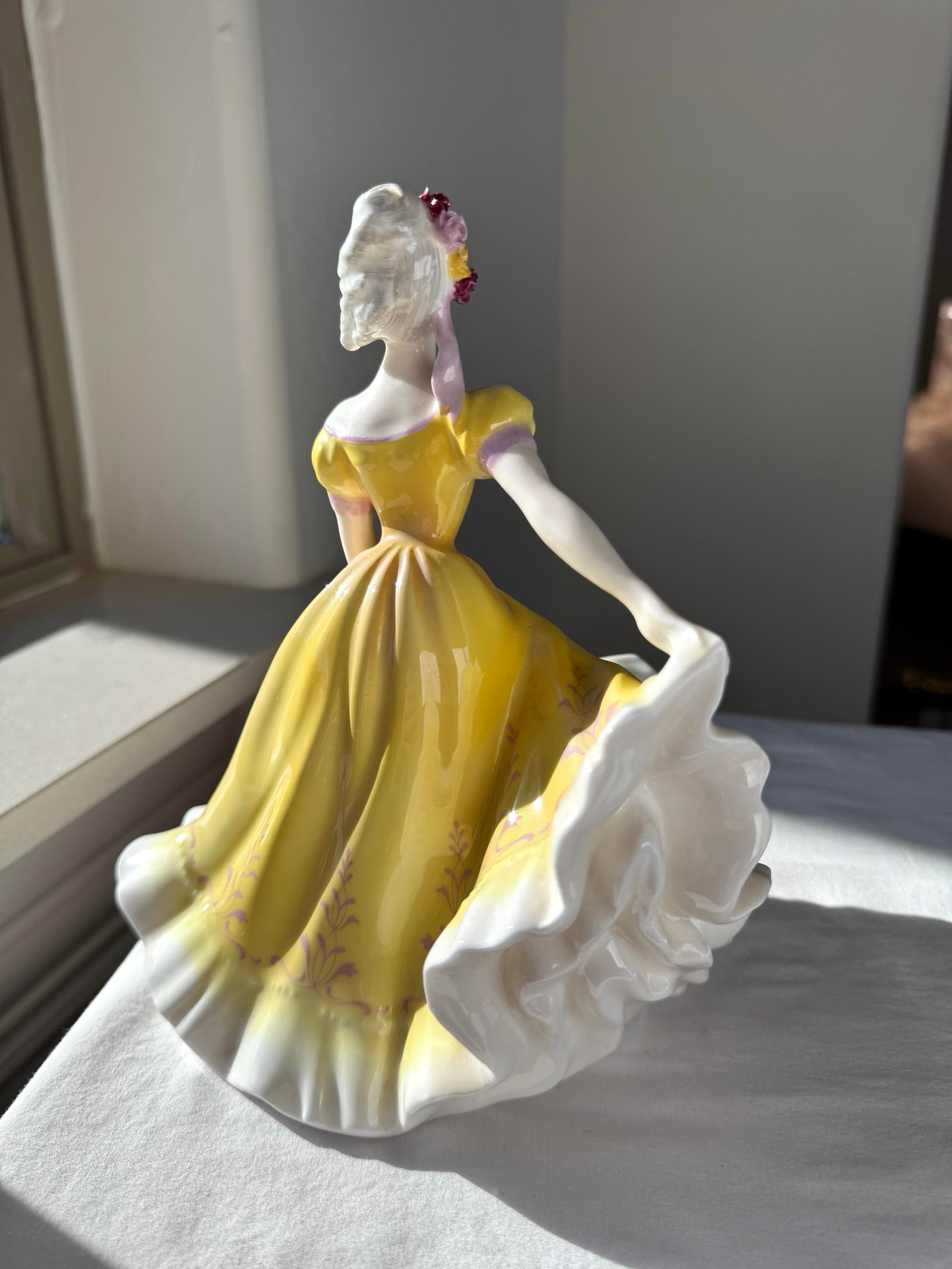 Mid 20th Century Royal Doulton Figurine ~ "Ninette" ~ Hn 2379 - 5