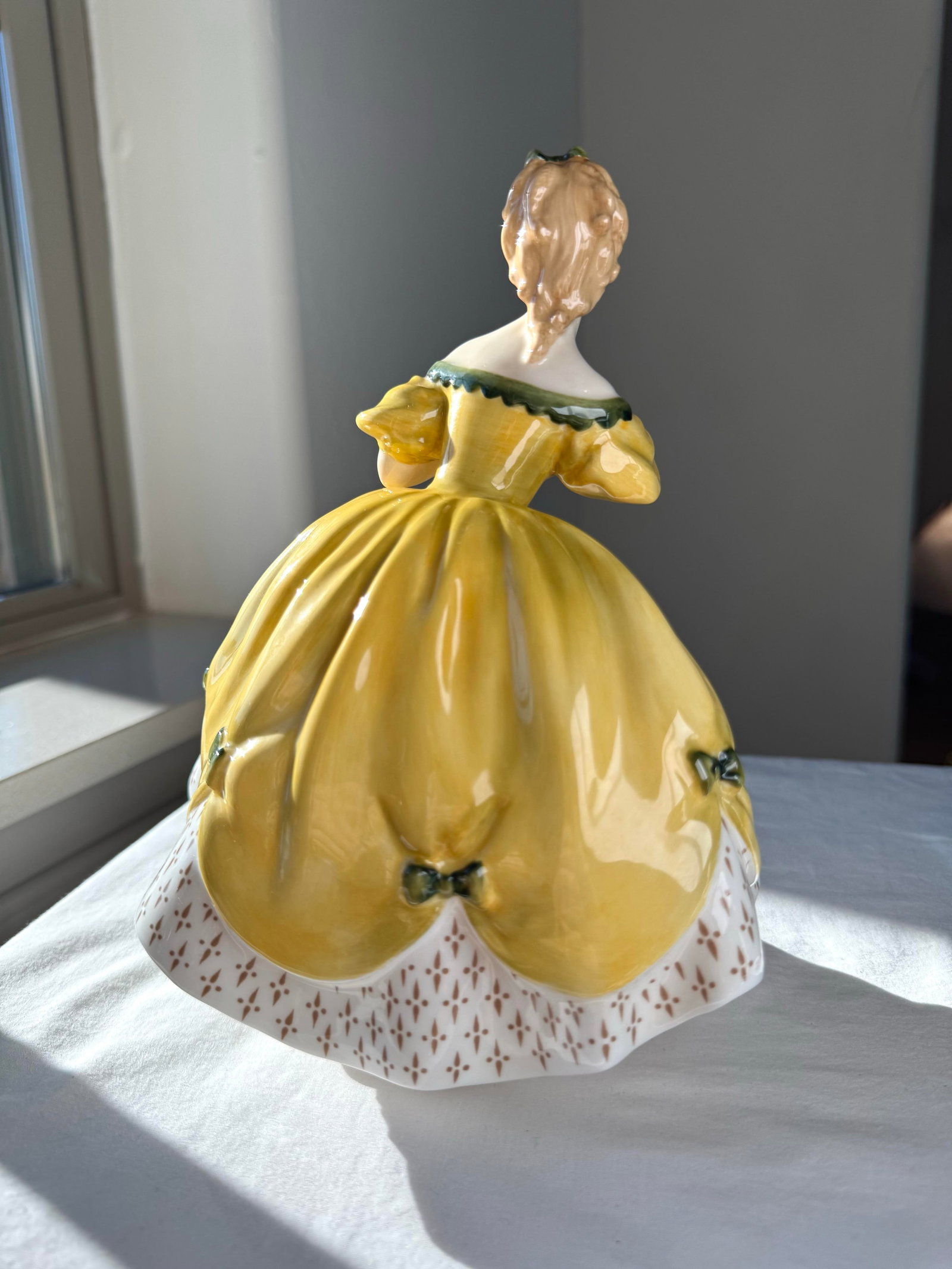 Mid 20th Century Royal Doulton Figurine ~ "Ninette" ~ Hn 2379 - 6