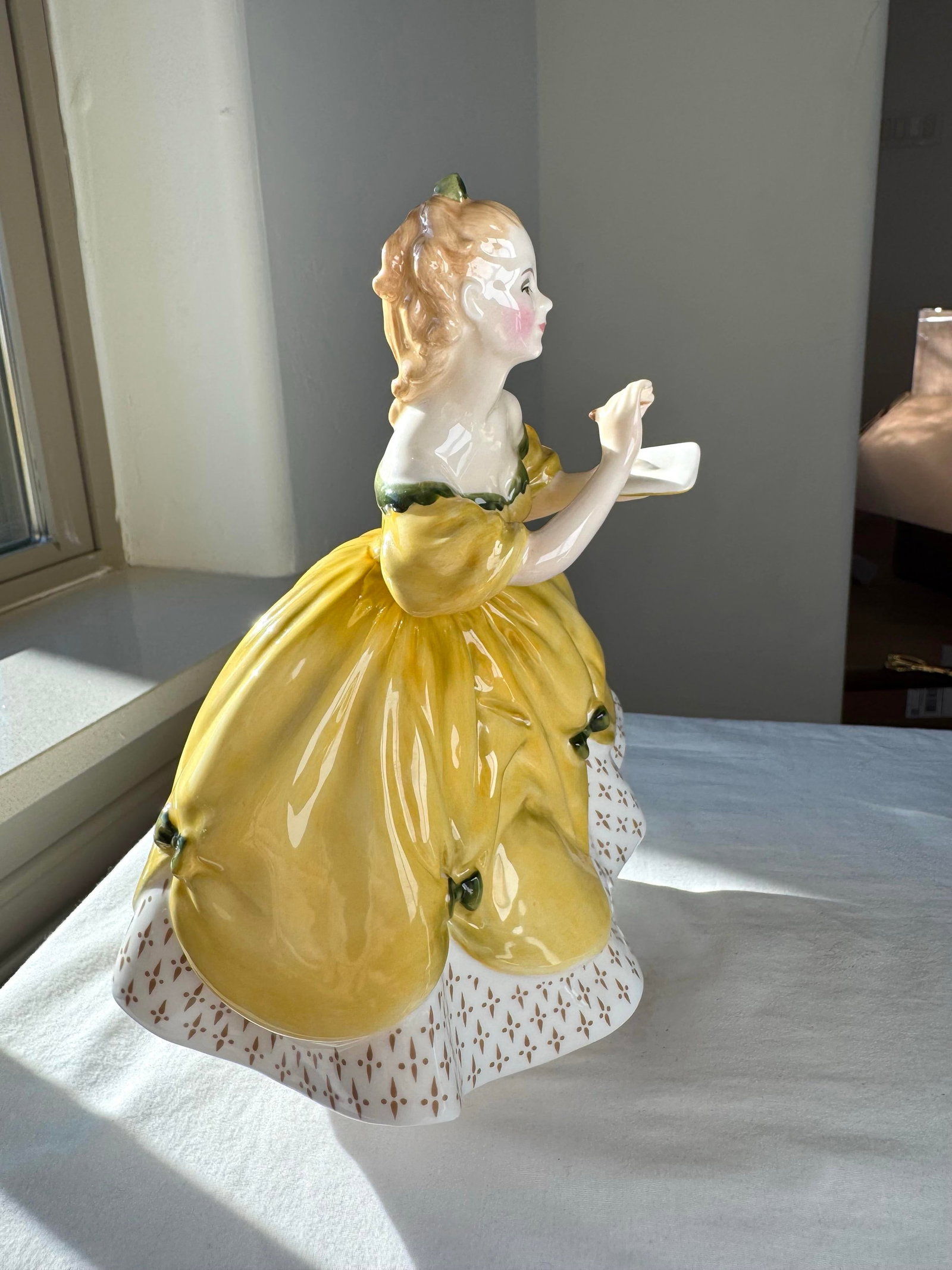 Mid 20th Century Royal Doulton Figurine ~ "Ninette" ~ Hn 2379 - 7