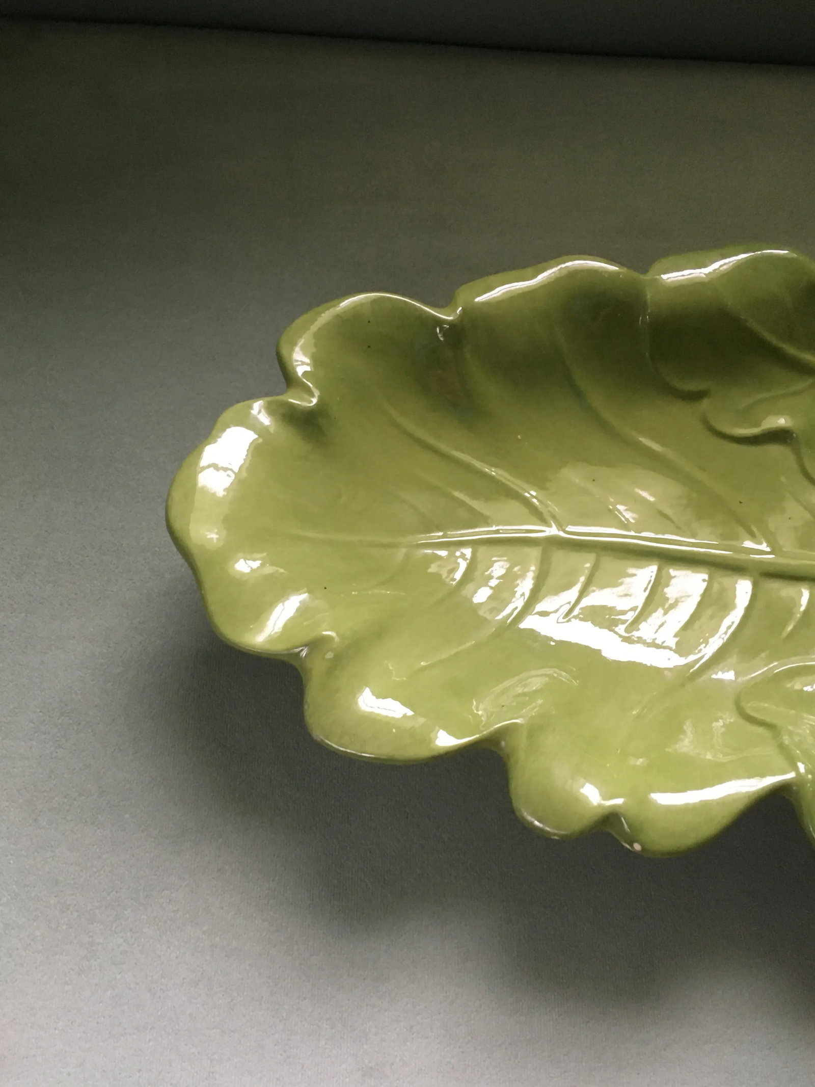 Vintage 1960s Green Leaf & Acorn Ceramic Dish - 12