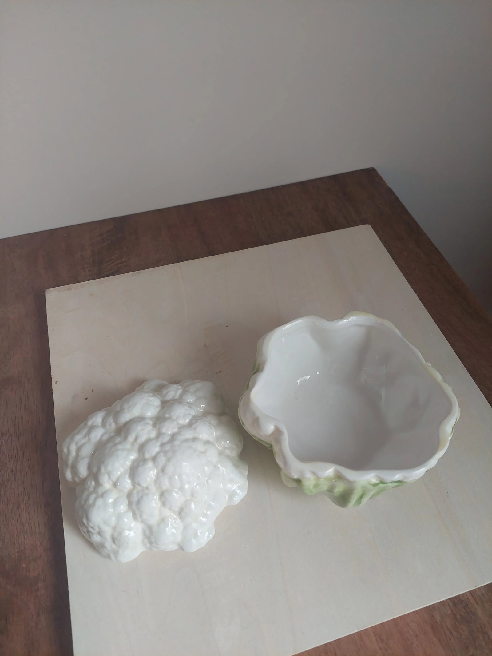 Late 20th Century Cauliflower Tromp l'Oiel Single Serve Covered Soup Bowl - 2