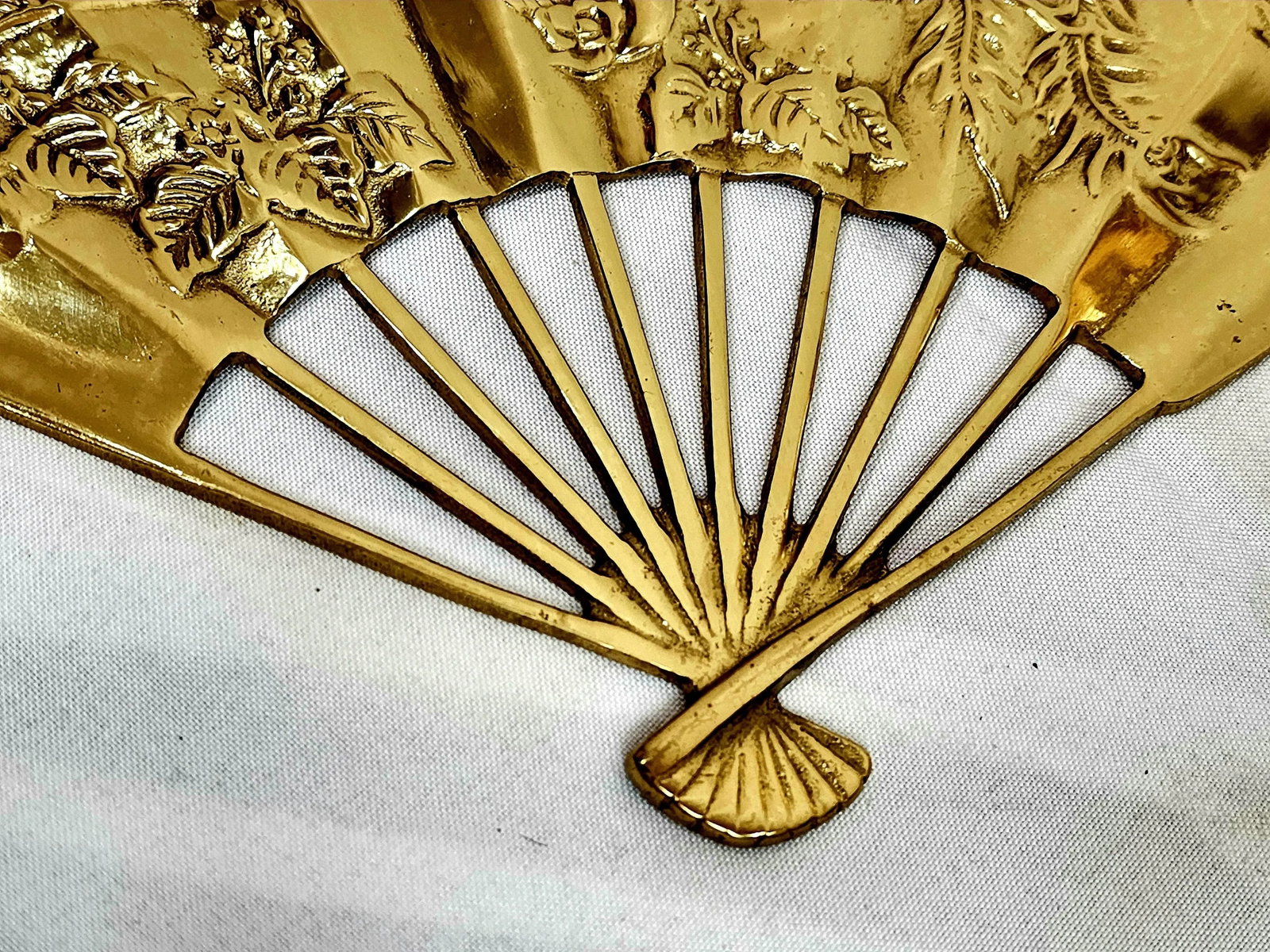 Pair of Vintage 1960s Brass Chinese Phoenix Bird Dragon Hand Fan - 7