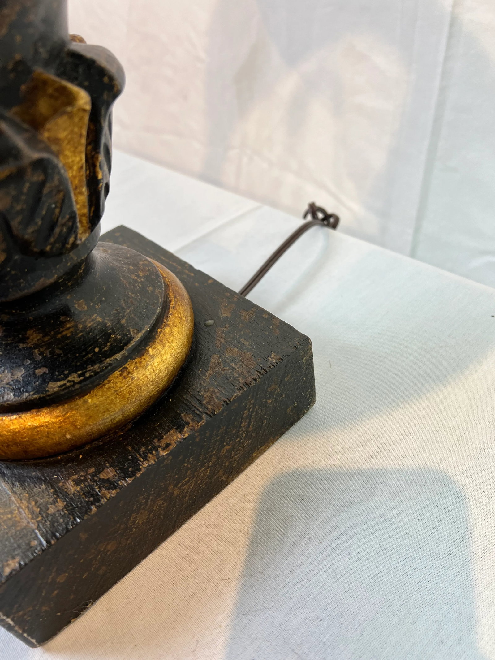 1990s Italian Wood Carved Lamp in Distressed Black Color - 11