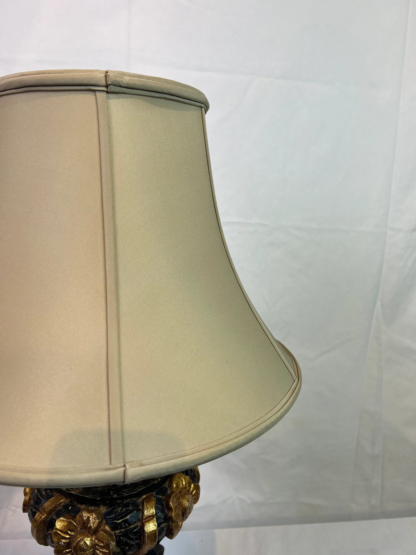 1990s Italian Wood Carved Lamp in Distressed Black Color - 3