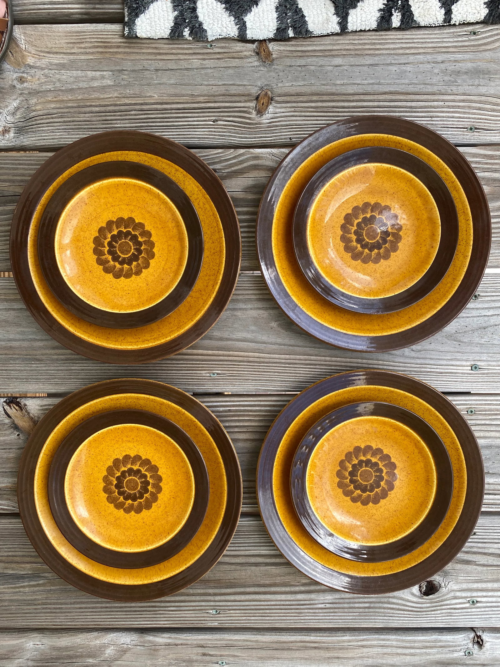 1970s Homer Laughlin, Apollo, Stoneware, Dinner Plates and Salad Plates Set- 8 Pieces - 3