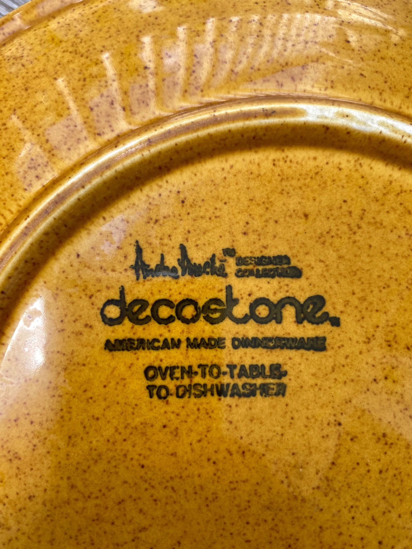 1970s Homer Laughlin, Apollo, Stoneware, Dinner Plates and Salad Plates Set- 8 Pieces - 7