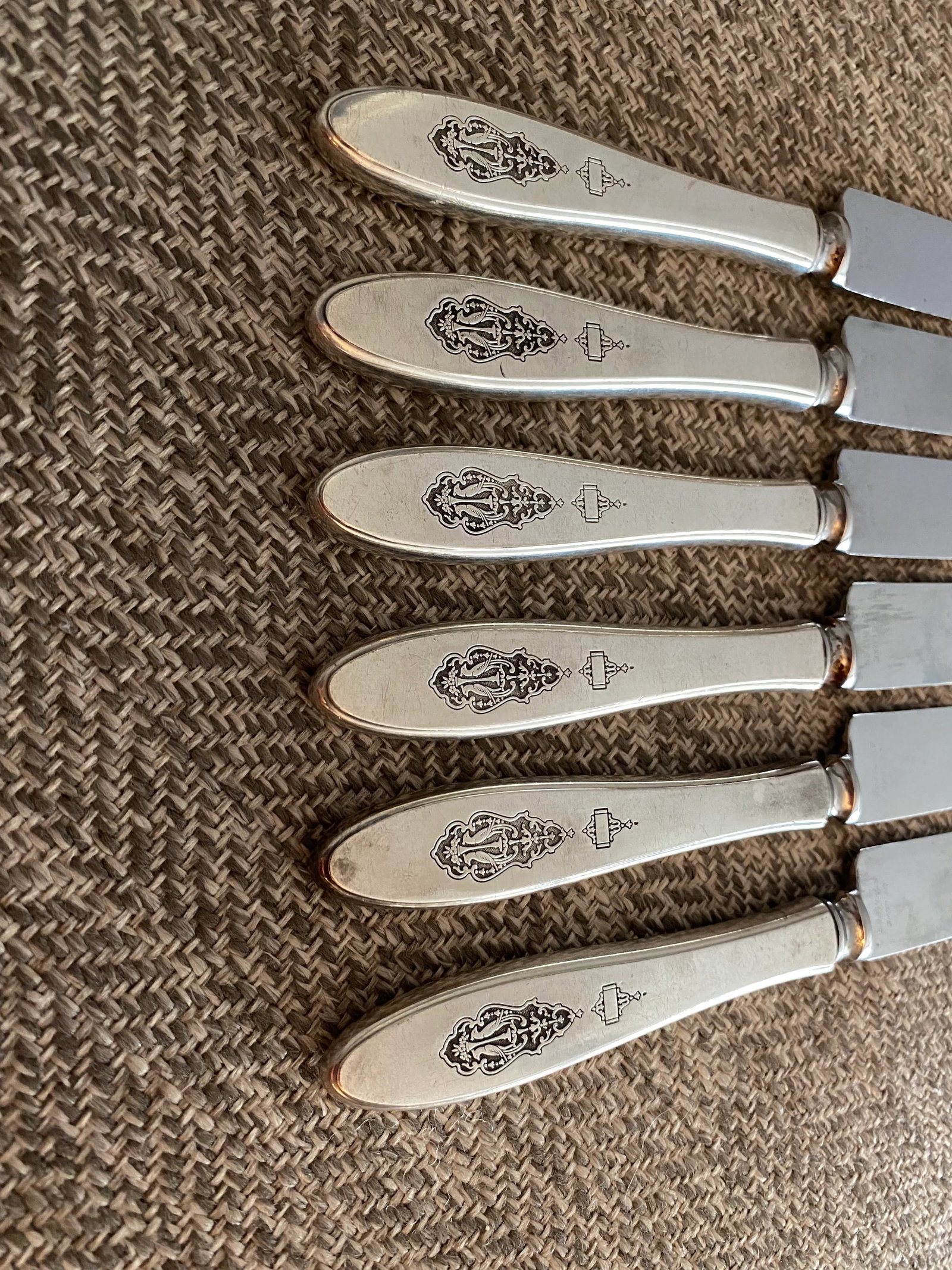 1920s Oneida Bird of Paradise Silverplate Deluxe Stainless Blade With Bolster- Knife Set of 6 - 5