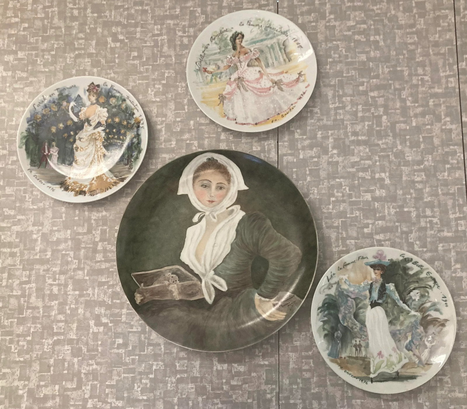 1970s Female Figural Decorative Plates, Set of 4 - 10