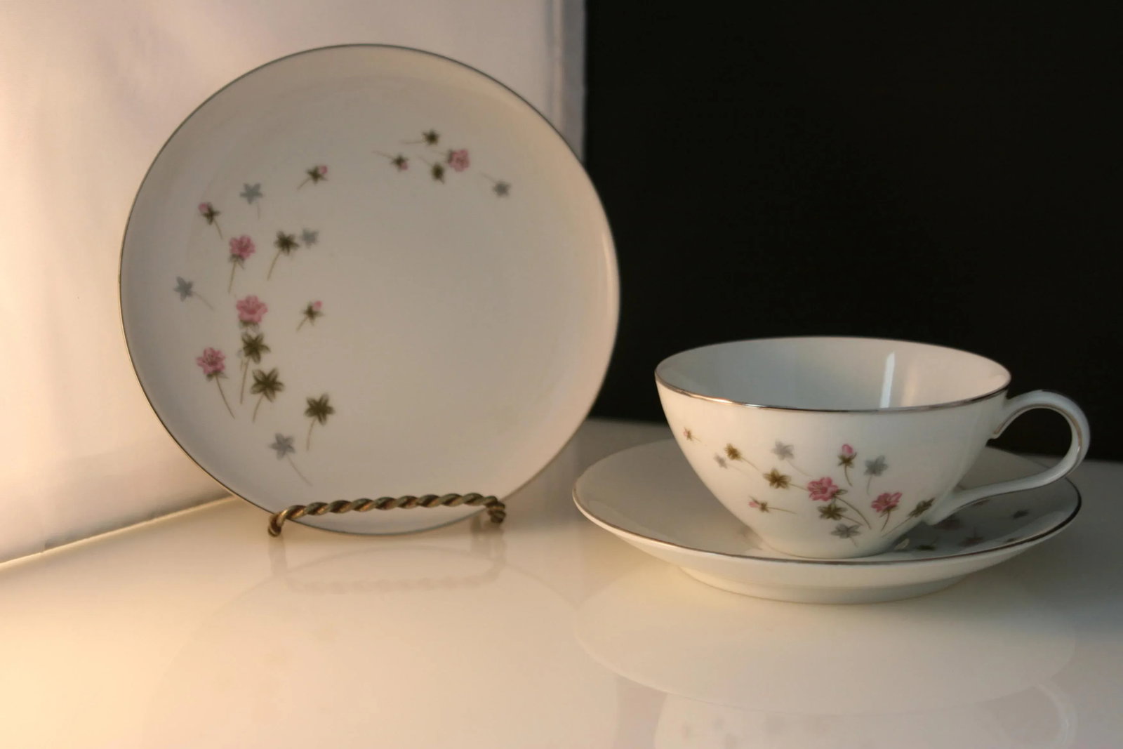 Mid Century Summit China Japan Floral Pink Lily Luncheon Dessert Set -18 Pieces - 3