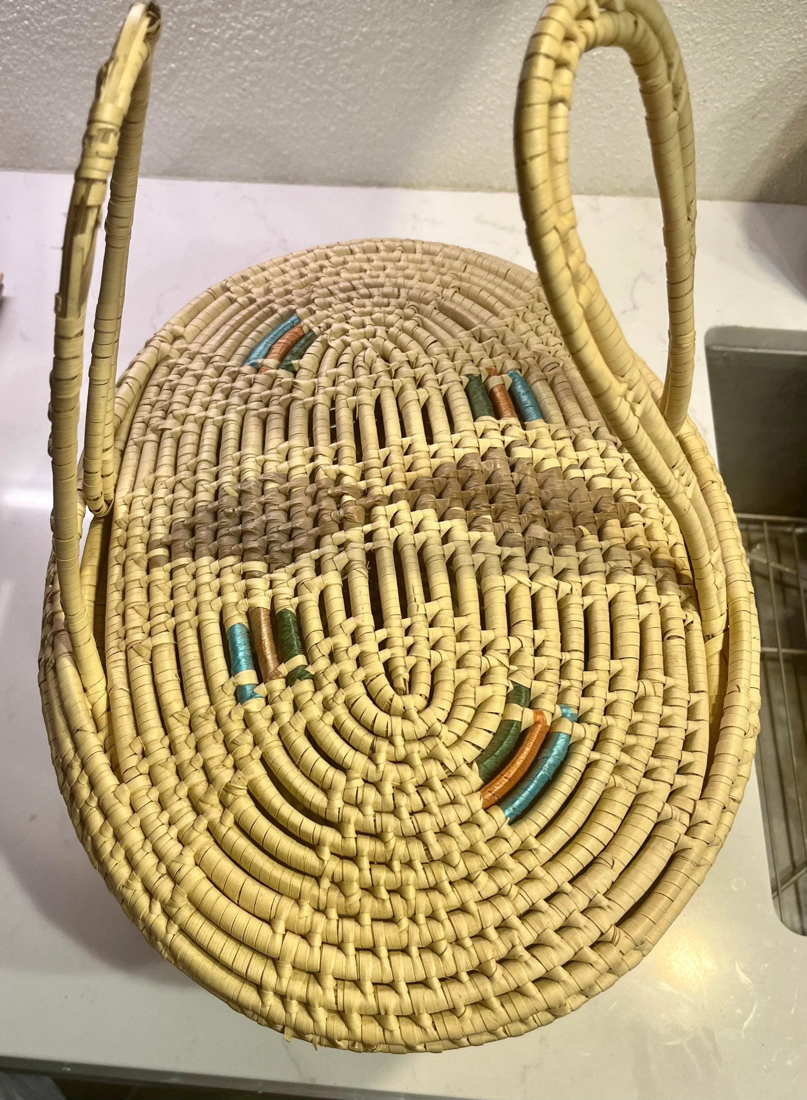 Vintage Woven Basket With Fitted Lid and Handles - 4