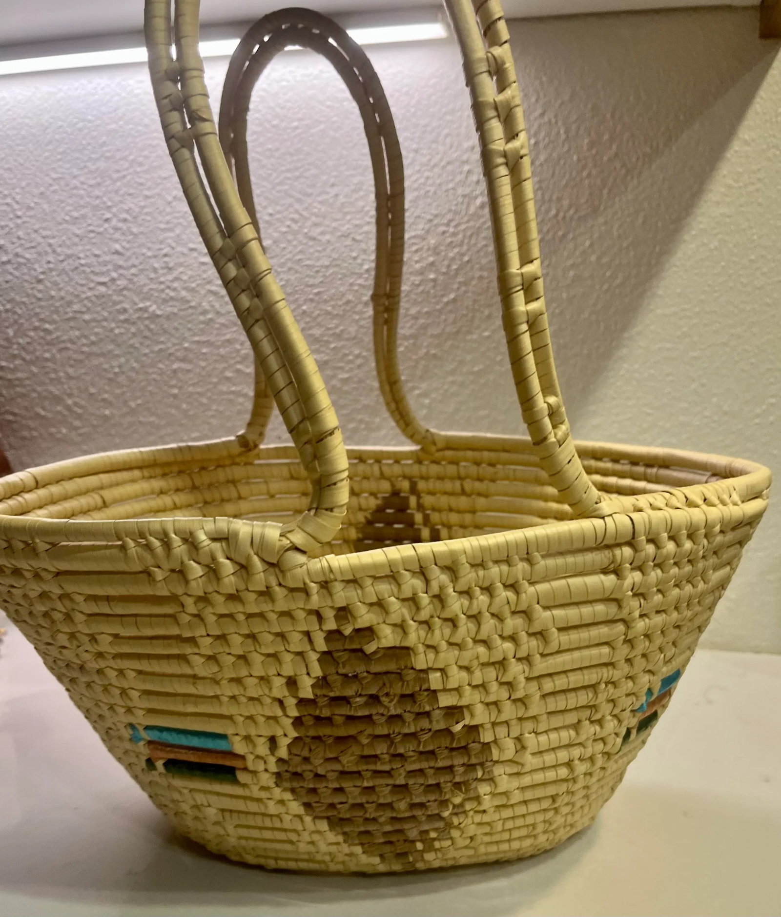 Vintage Woven Basket With Fitted Lid and Handles - 7