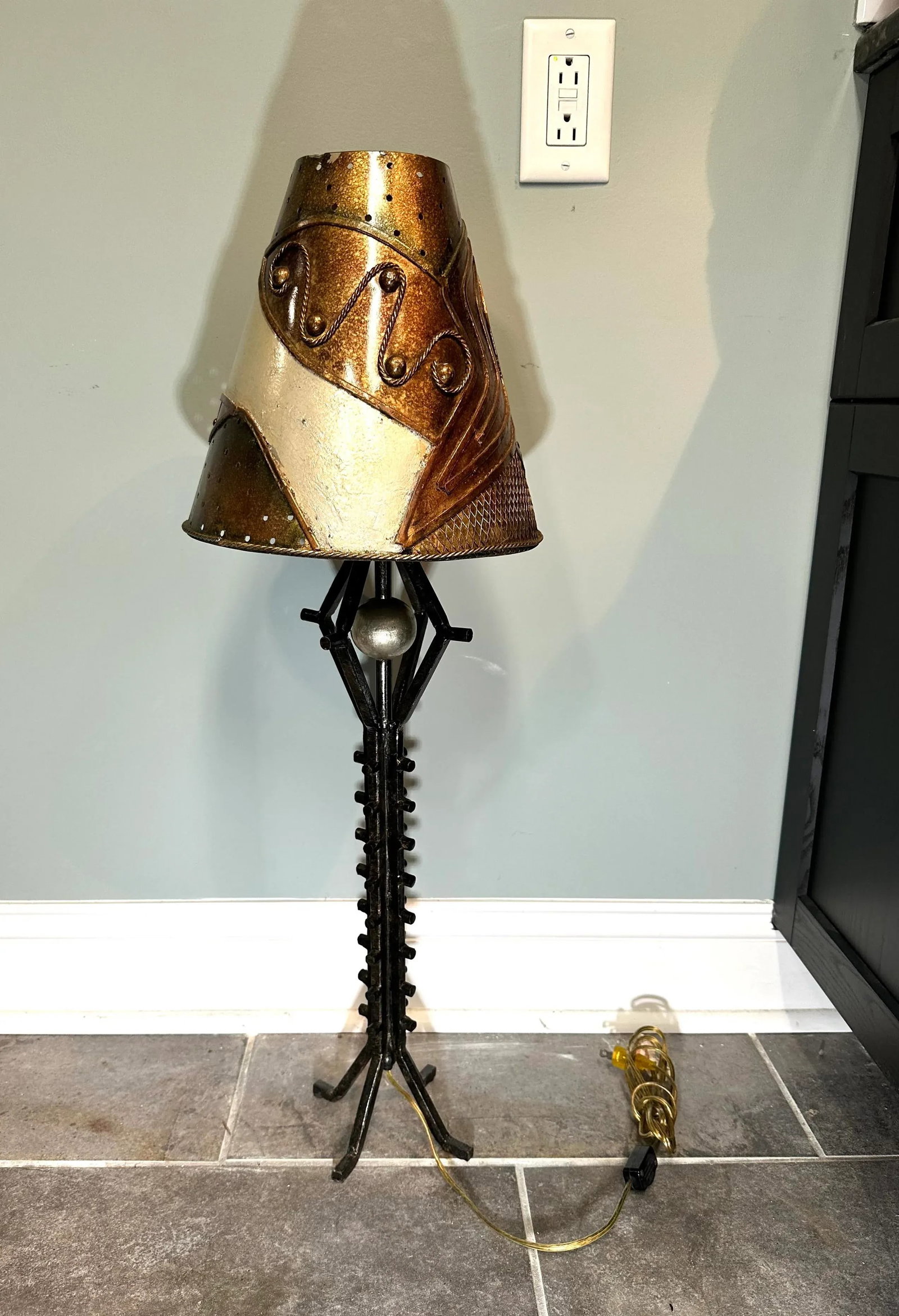 1990s Postmodern Leeazanne Metallic Black Spiked Table Lamp With Artisan Shade - 11